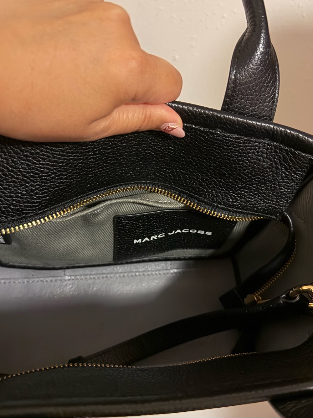 Marc Jacobs Black Pebbled small Leather Tote with Logo - Picture 3 of 3